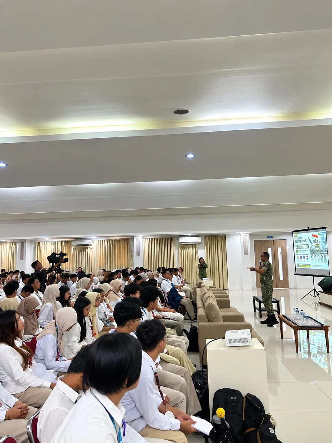 Personel Kodam III/Siliwangi Berikan Pembekalan Bela Negara dan Wawasan Kebangsaan kepada Mahasiswa Baru UNDIRA